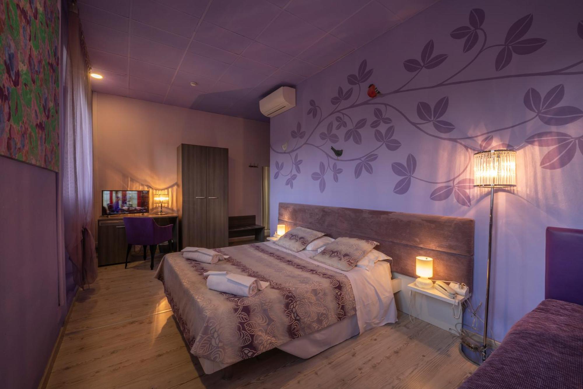 Hotel Palazzo Renieri - 3Stelle S Колле-ді-Валь-д'Ельса Екстер'єр фото