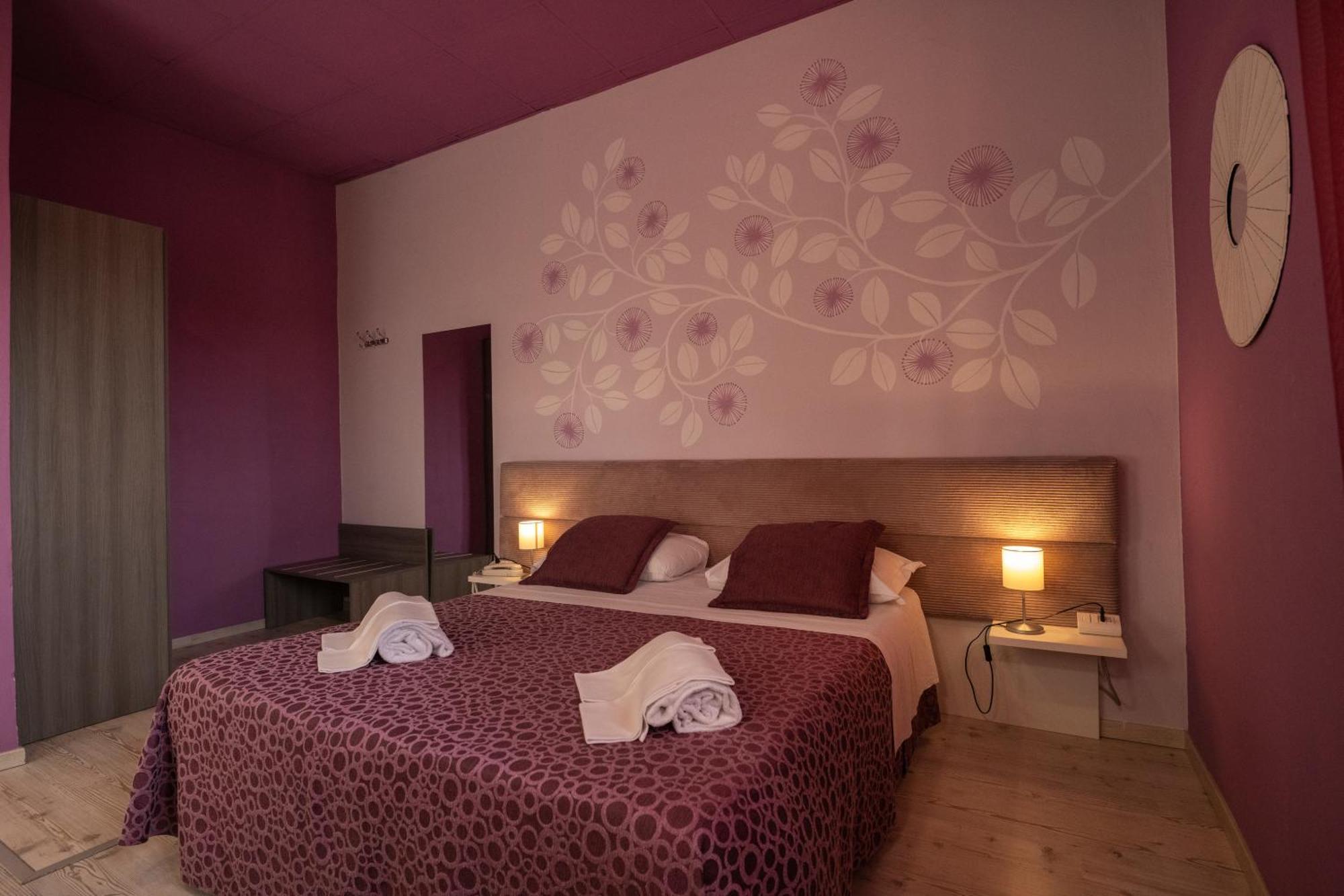 Hotel Palazzo Renieri - 3Stelle S Колле-ді-Валь-д'Ельса Екстер'єр фото